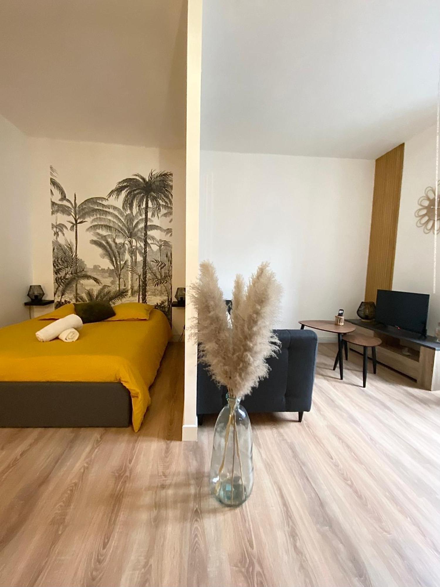 Les Remparts Apartment ฟูแฌร์ ภายนอก รูปภาพ